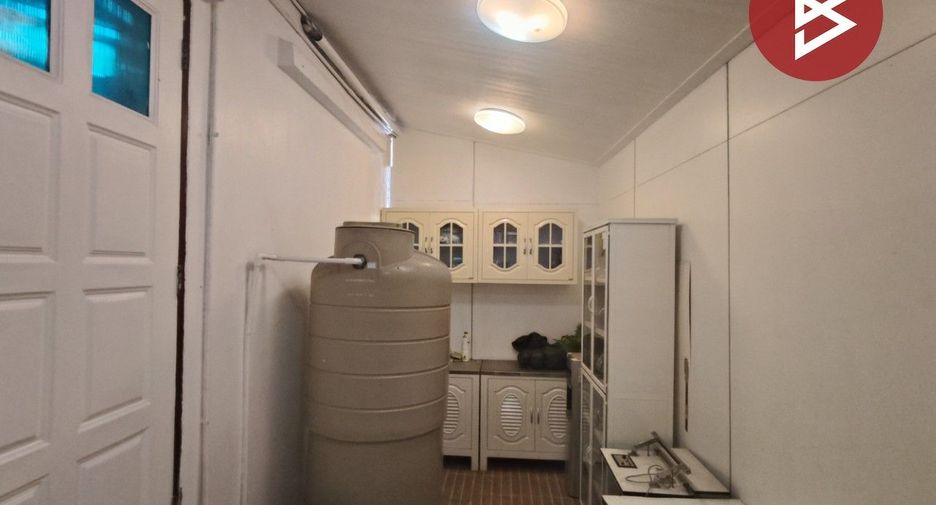 For sale 4 bedrooms townhouse in Wang Thonglang, Bangkok