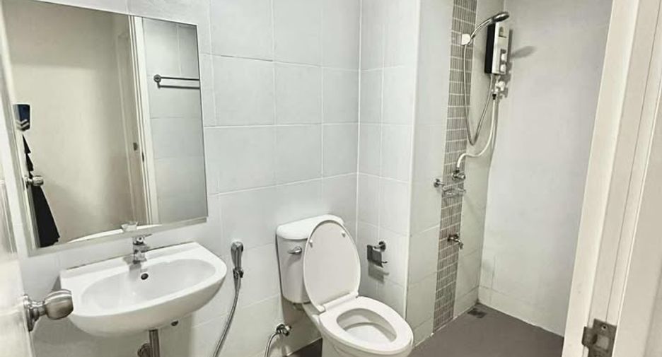 For sale 2 bedrooms condo in Khlong Luang, Pathum Thani