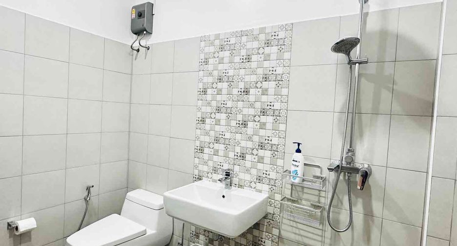 Продажа 4 спальни вилла в Саттахип, Чонбури