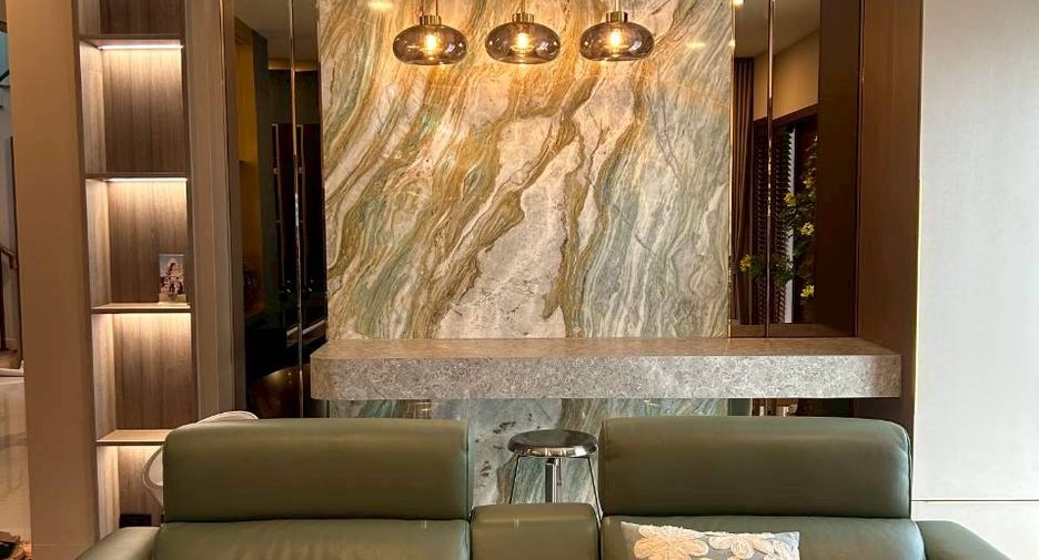 Casa en venta de 5 habitaciones en Bang Phli, Samut Prakan
