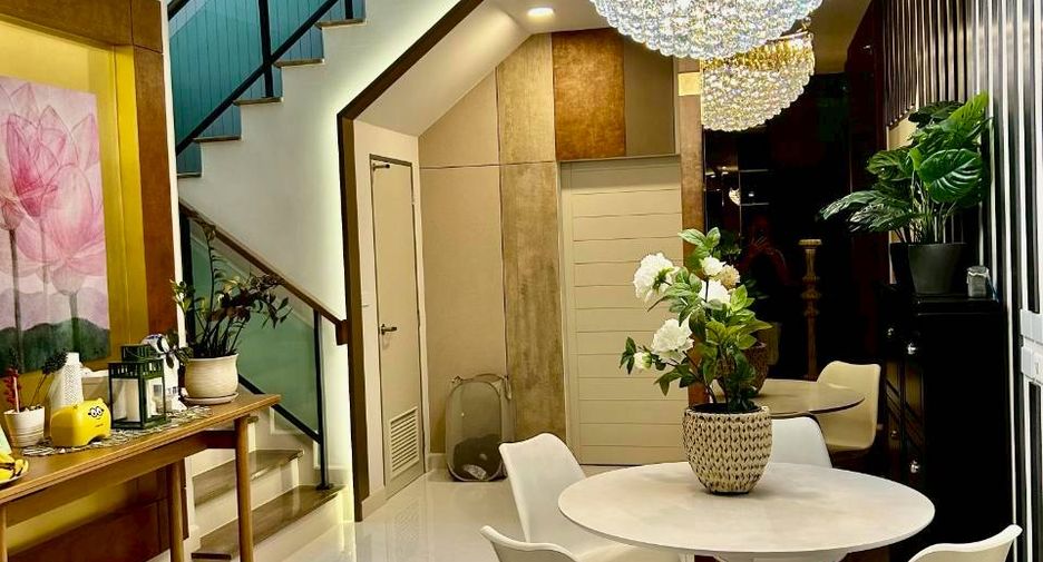 Casa en venta de 5 habitaciones en Bang Phli, Samut Prakan