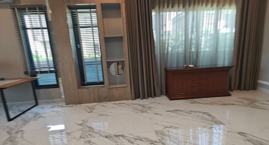 Casa en venta de 5 habitaciones en Bang Phli, Samut Prakan