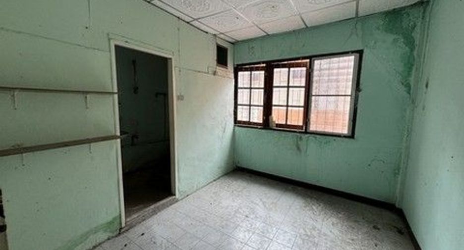 For sale 1 Beds townhouse in Phra Khanong, Bangkok