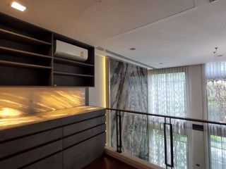 Casa adosada en alquiler y en venta de 4 habitaciones en Watthana, Bangkok