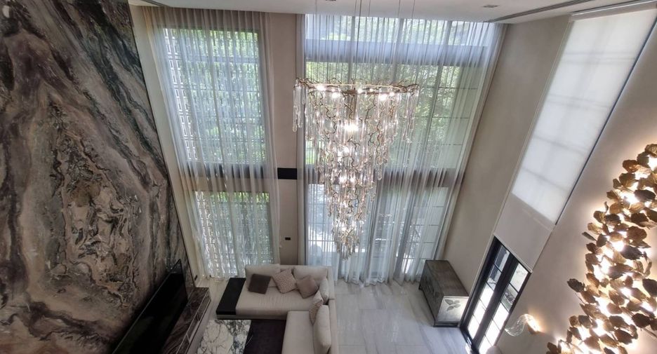 Casa adosada en alquiler y en venta de 4 habitaciones en Watthana, Bangkok