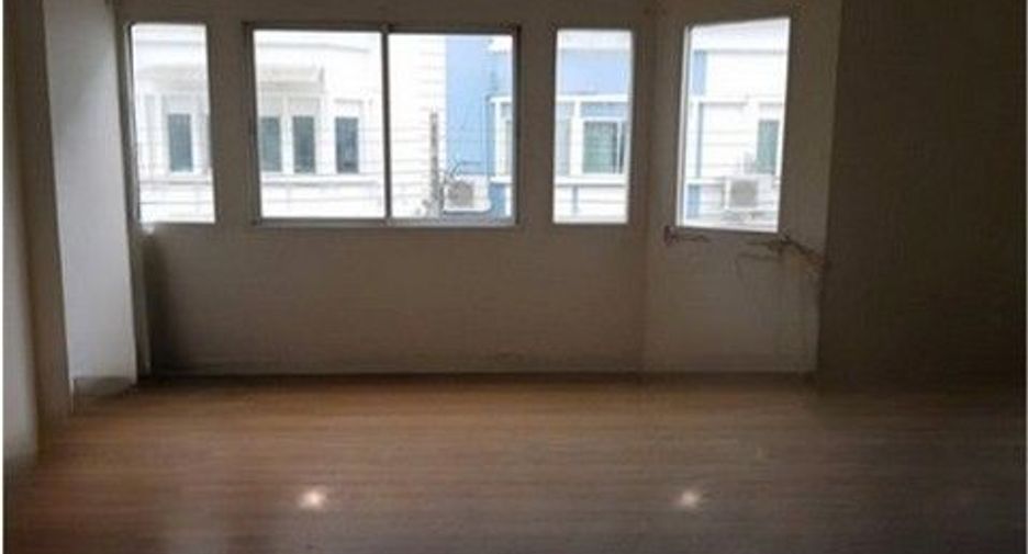 For sale 1 bed townhouse in Lat Krabang, Bangkok
