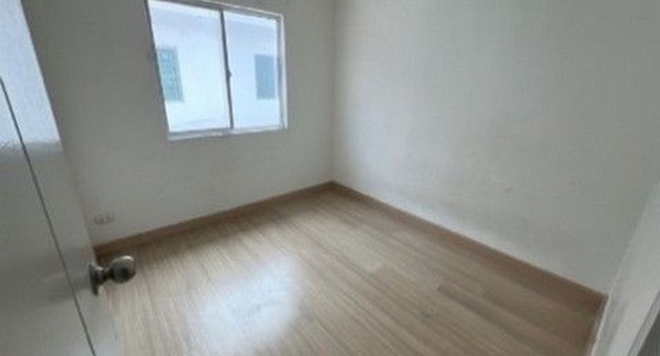 À vendre 1 chambre maison de ville à Sai Mai, Bangkok