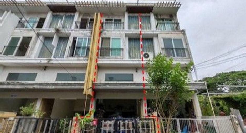 For sale 1 bed townhouse in Wang Thonglang, Bangkok