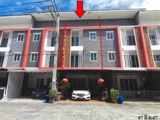 For sale 1 bed townhouse in Khlong Sam Wa, Bangkok