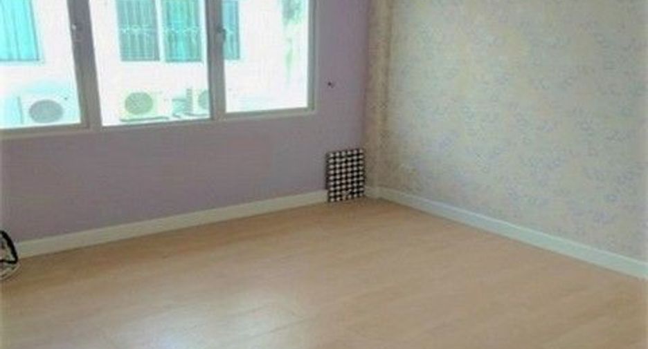 For sale 1 bed townhouse in Lat Krabang, Bangkok