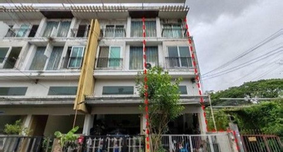 For sale 1 bed townhouse in Wang Thonglang, Bangkok
