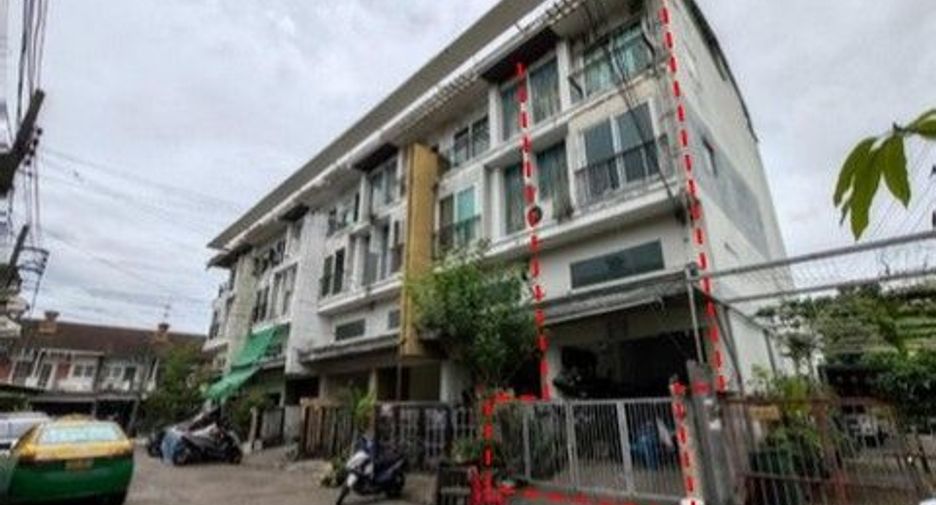 For sale 1 bed townhouse in Wang Thonglang, Bangkok