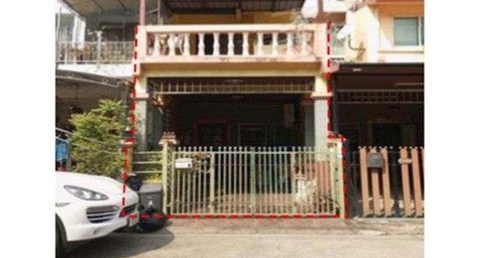 For sale 1 bed townhouse in Lat Phrao, Bangkok