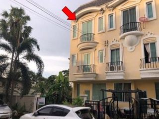 For sale 1 bed townhouse in Bang Khun Thian, Bangkok
