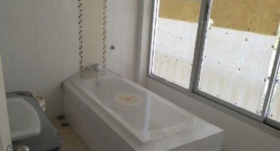 For sale 1 bed townhouse in Bang Khun Thian, Bangkok