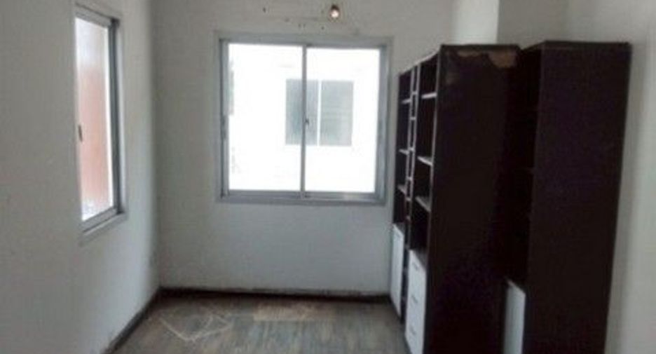 For sale 1 bed townhouse in Lat Krabang, Bangkok