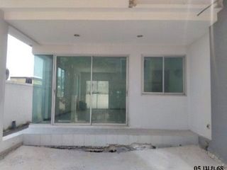 For sale 1 bed townhouse in Lat Krabang, Bangkok