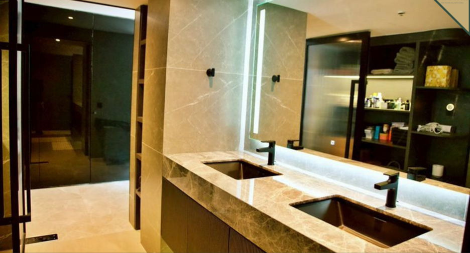 For sale 4 bedrooms condo in Watthana, Bangkok