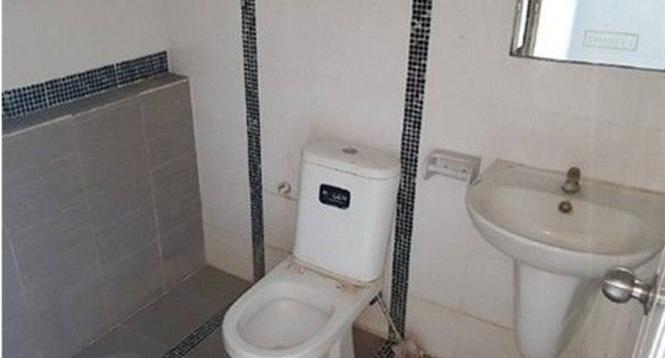 For sale 1 Beds townhouse in Nong Chok, Bangkok