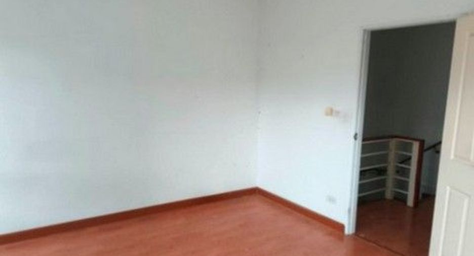 Casa adosada en venta de 1 habitaciones en Nong Chok, Bangkok