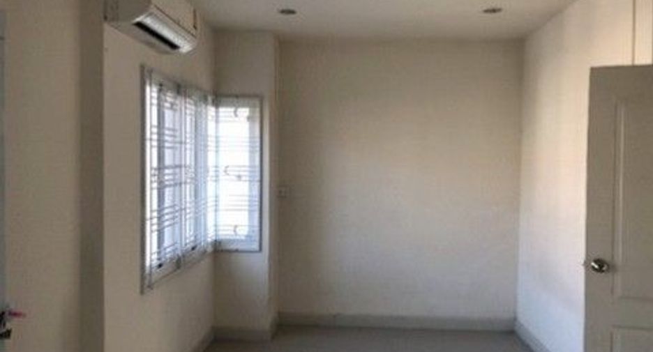 For sale 1 bed townhouse in Lat Krabang, Bangkok