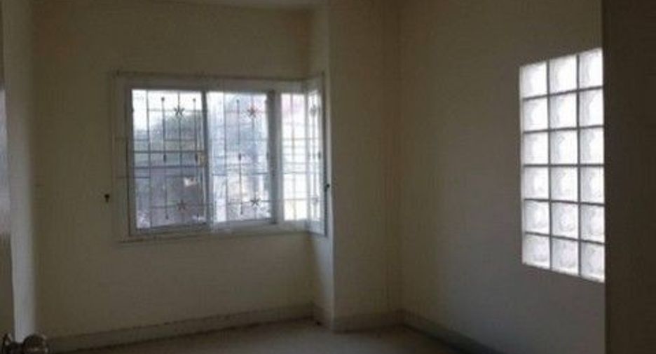 For sale 1 bed townhouse in Lat Krabang, Bangkok