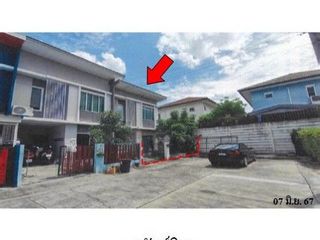 For sale 1 bed townhouse in Khlong Sam Wa, Bangkok