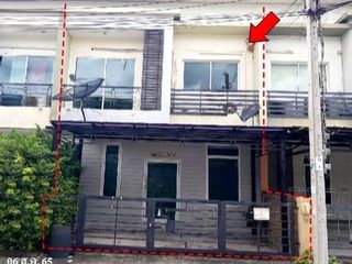 For sale 1 bed townhouse in Khlong Sam Wa, Bangkok