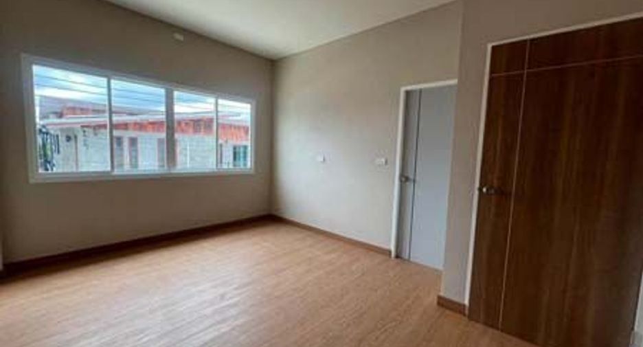 Casa adosada en venta de 3 habitaciones en Mueang Ratchaburi, Ratchaburi