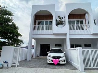 Casa adosada en venta de 3 habitaciones en Mueang Ratchaburi, Ratchaburi
