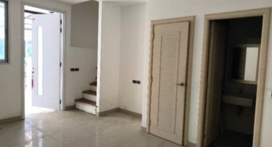 Casa adosada en venta de 1 habitaciones en Thung Khru, Bangkok