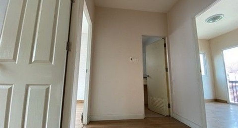 Casa adosada en venta de 1 habitaciones en Nong Khaem, Bangkok