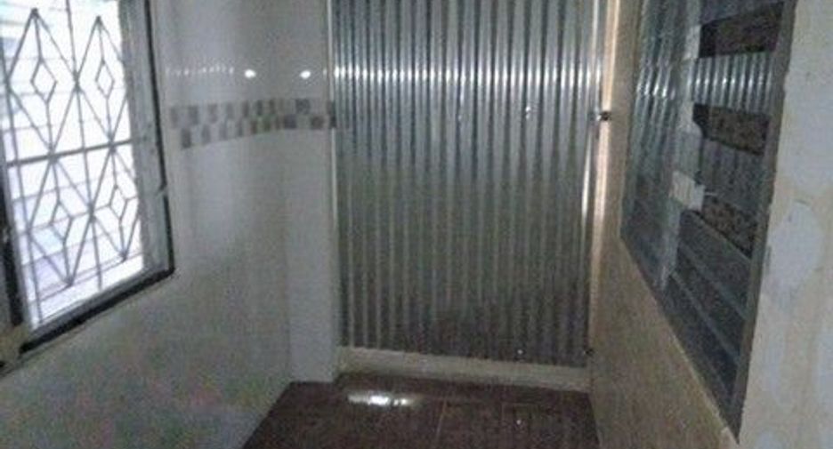Продажа 1 кровать таунхаус в Пхаси Чароен, Бангкок