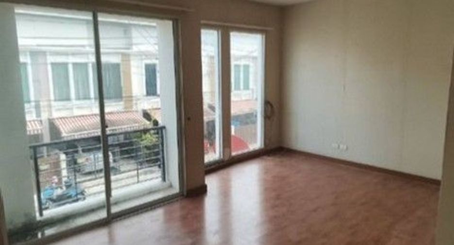 For sale 1 bed townhouse in Lat Krabang, Bangkok
