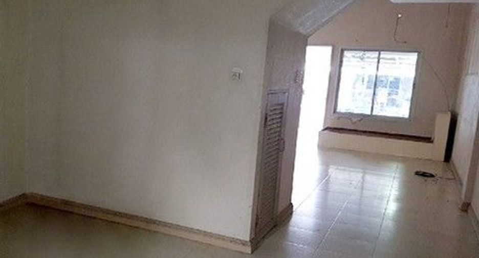 For sale 1 bed townhouse in Bang Kapi, Bangkok