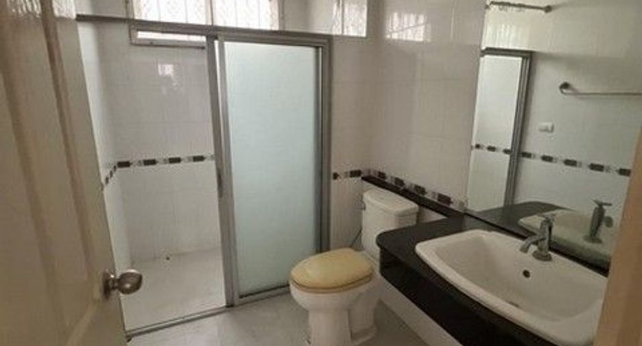 For sale 1 bed townhouse in Bang Khun Thian, Bangkok