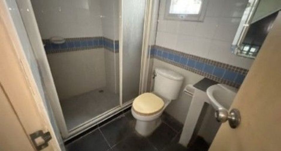 For sale 1 bed townhouse in Bang Kapi, Bangkok