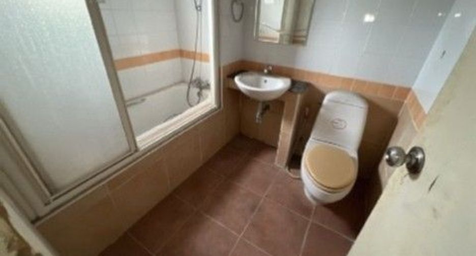 For sale 1 bed townhouse in Bang Kapi, Bangkok