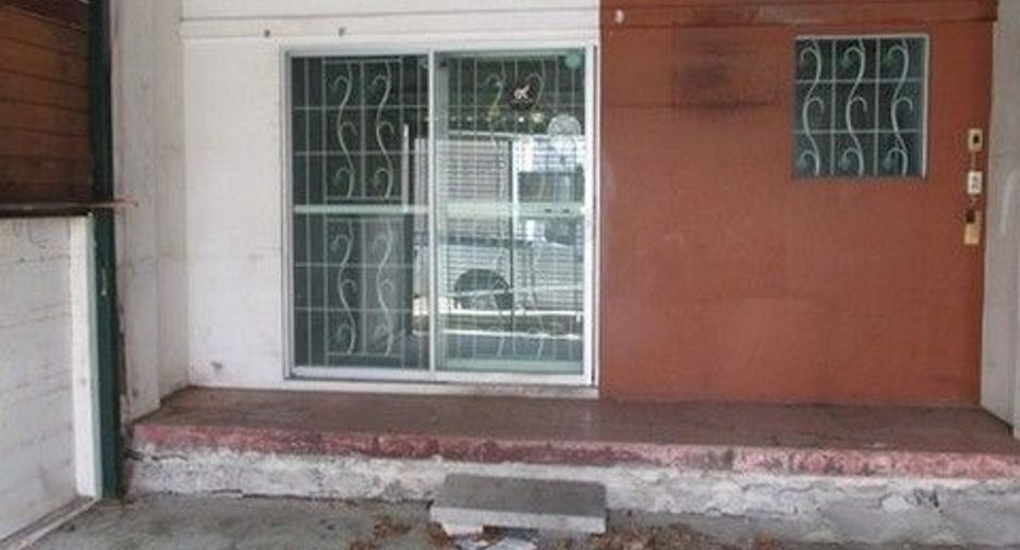 For sale 1 bed townhouse in Bang Khun Thian, Bangkok