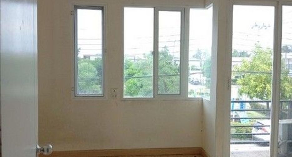 For sale 1 bed townhouse in Thung Khru, Bangkok
