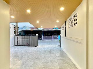 Casa en venta de 2 habitaciones en Si Racha, Chonburi