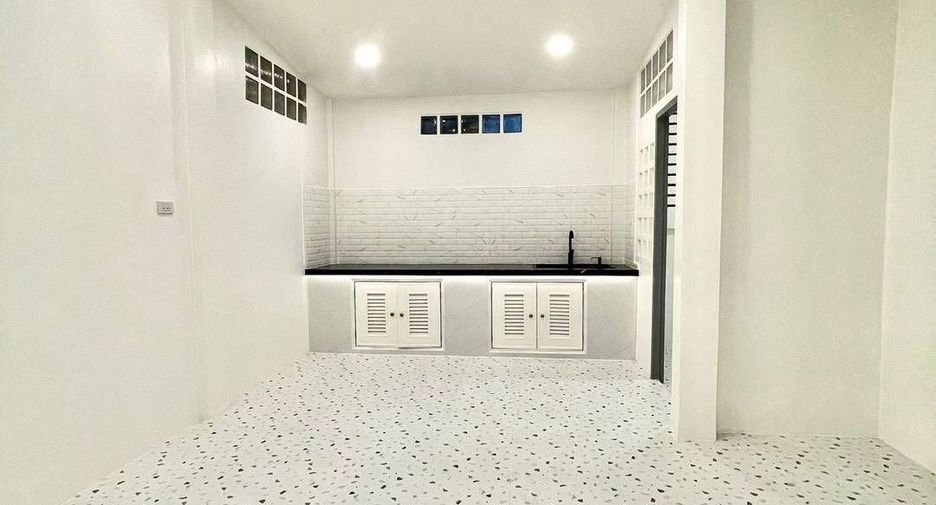 Casa en venta de 2 habitaciones en Si Racha, Chonburi