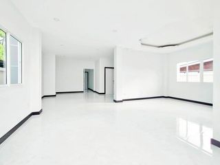 出售 3 卧室 独立屋 在 Si Racha, Chon Buri