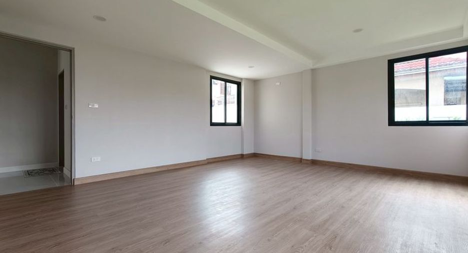 À vendre 4 chambres maison à Bang Bua Thong, Nonthaburi