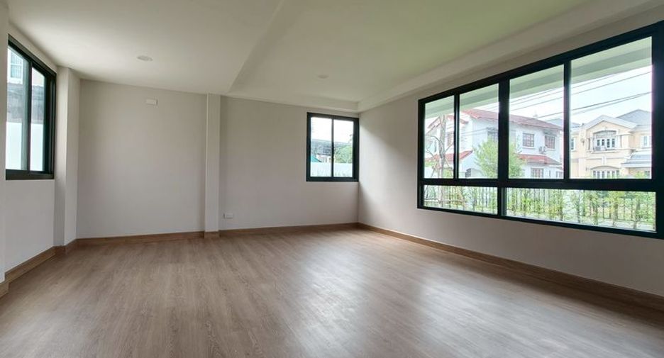 À vendre 4 chambres maison à Bang Bua Thong, Nonthaburi