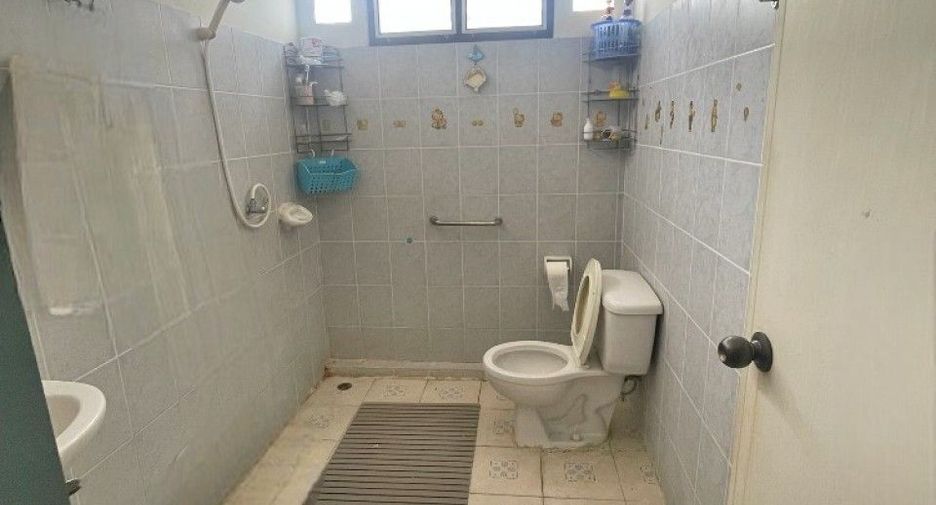 For sale 4 bedrooms house in Prawet, Bangkok