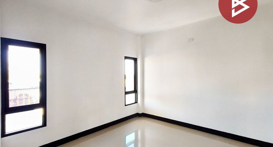 For sale 3 bedrooms house in Mueang Nakhon Ratchasima, Nakhon Ratchasima