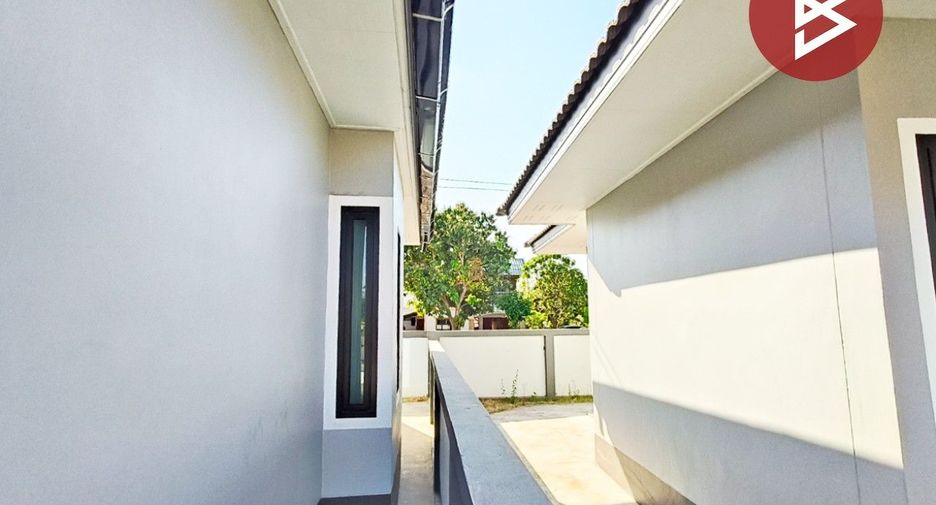 For sale 3 bedrooms house in Mueang Nakhon Ratchasima, Nakhon Ratchasima