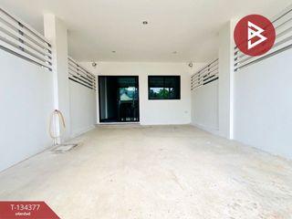 For sale 3 bedrooms townhouse in Mueang Samut Songkhram, Samut Songkhram