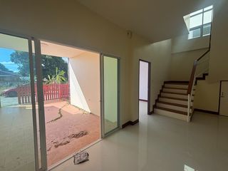 Casa adosada en venta de 4 habitaciones en Mueang Rayong, Rayong